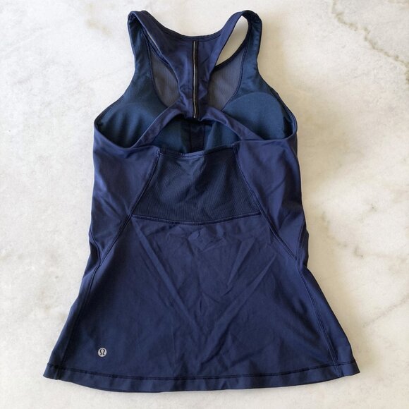Like new! Lululemon navy tank top with built-in bra / sports bra (size 6) - Picture 2 of 4
